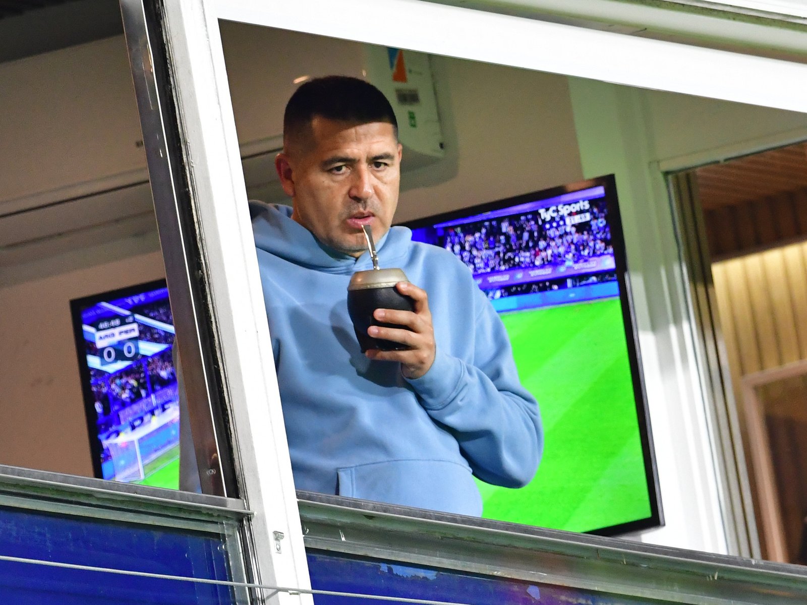 Riquelme, el ídolo presidente de Boca que busca un DT para suceder a Gago mientras no logra escapar de su propio laberinto