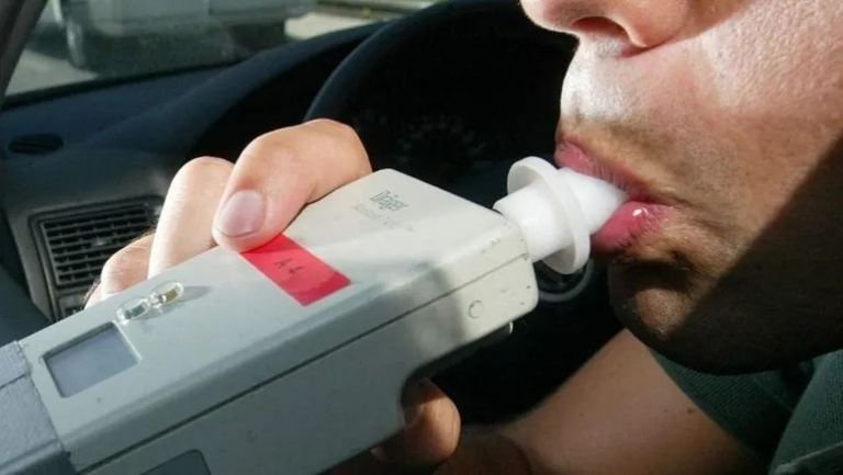 Ruta 65: un conductor borracho casi embiste un control policial en Allen