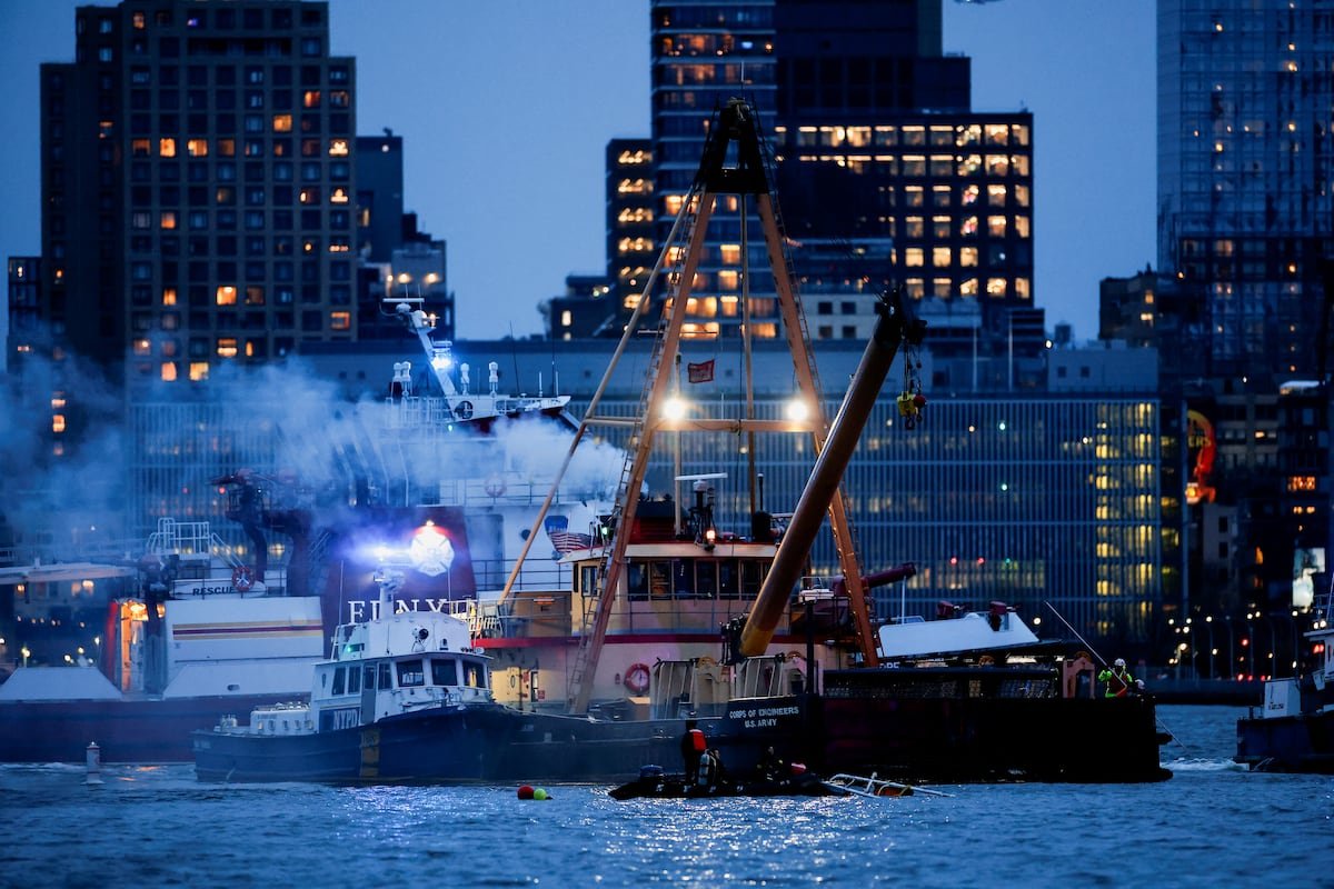 Seis personas mueren tras el desplome de un helicóptero en el río Hudson de Nueva York: esto es lo que se sabe