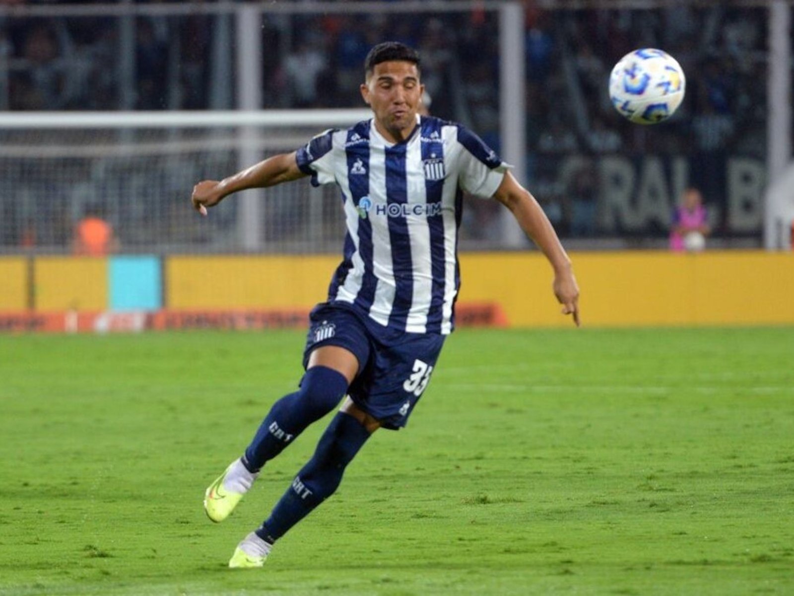 Sobreseyeron al futbolista Emanuel “Bebelo” Reynoso en la causa por lesiones y amenazas