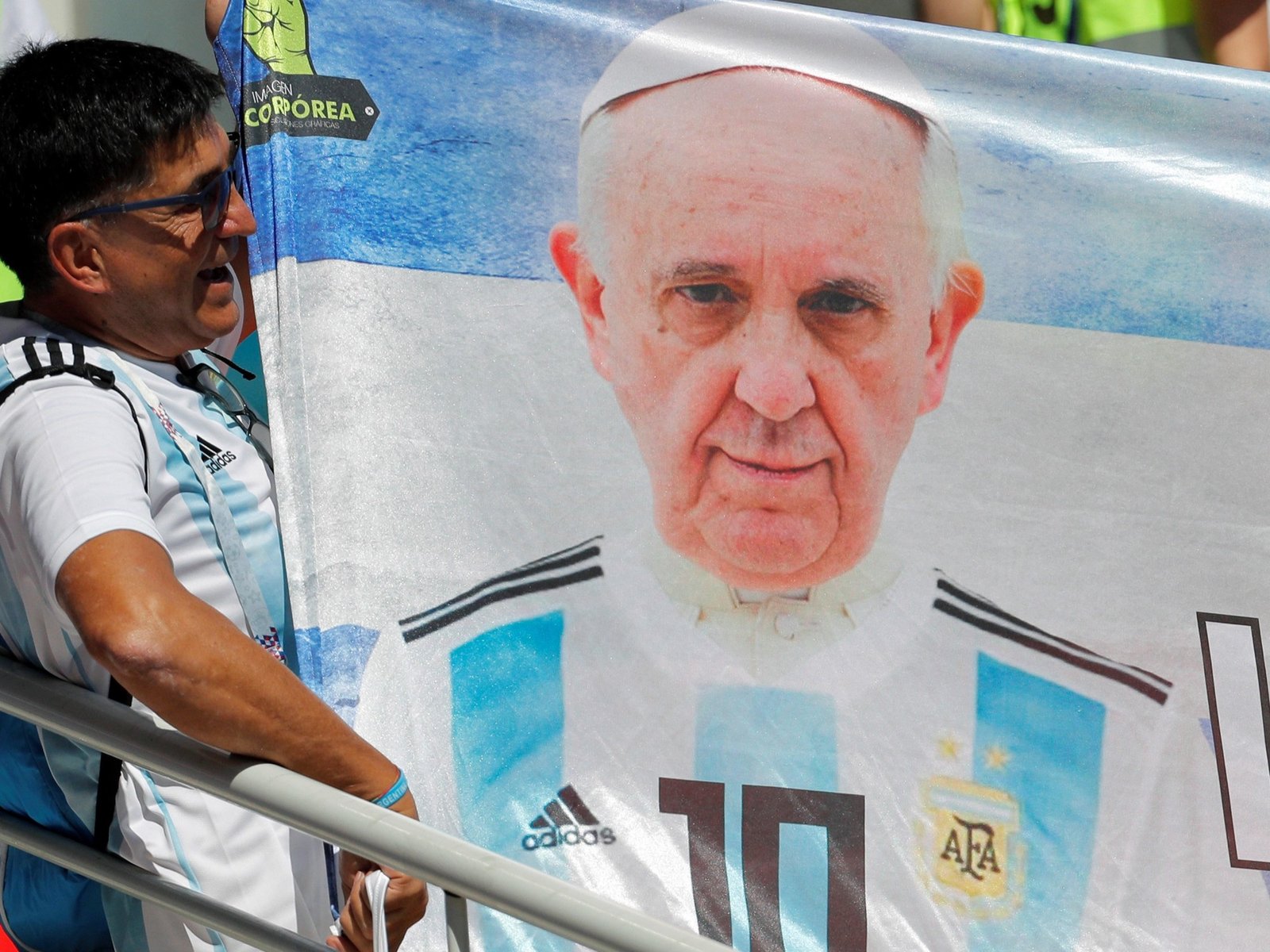Suspenden todos los partidos del fútbol argentino de este lunes por la muerte del Papa Francisco