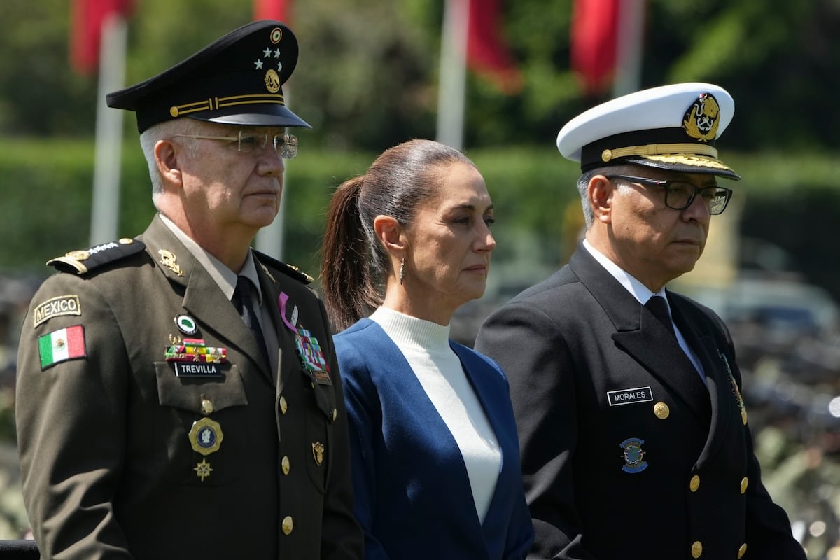 Telefonía, un rancho misterioso y 70 búsquedas infructuosas: los primeros seis meses de Sheinbaum en el ‘caso Ayotzinapa’