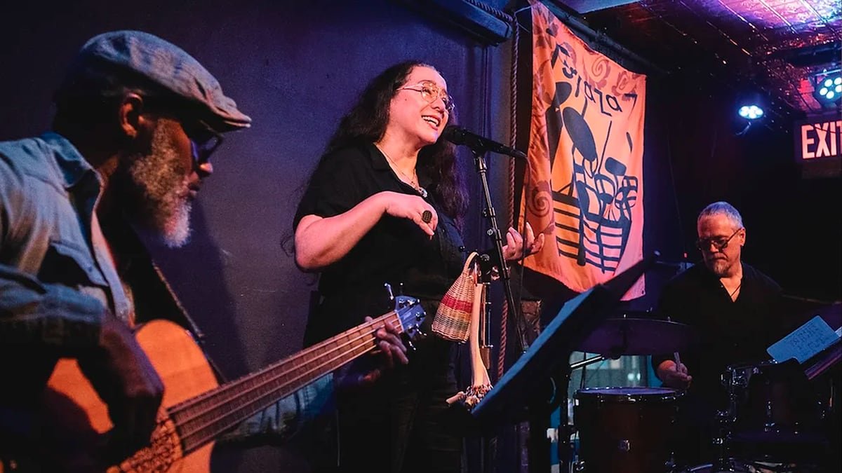 Terraza 7, el bar de migrantes que lucha por salvarse y preservar la riqueza artística de Queens