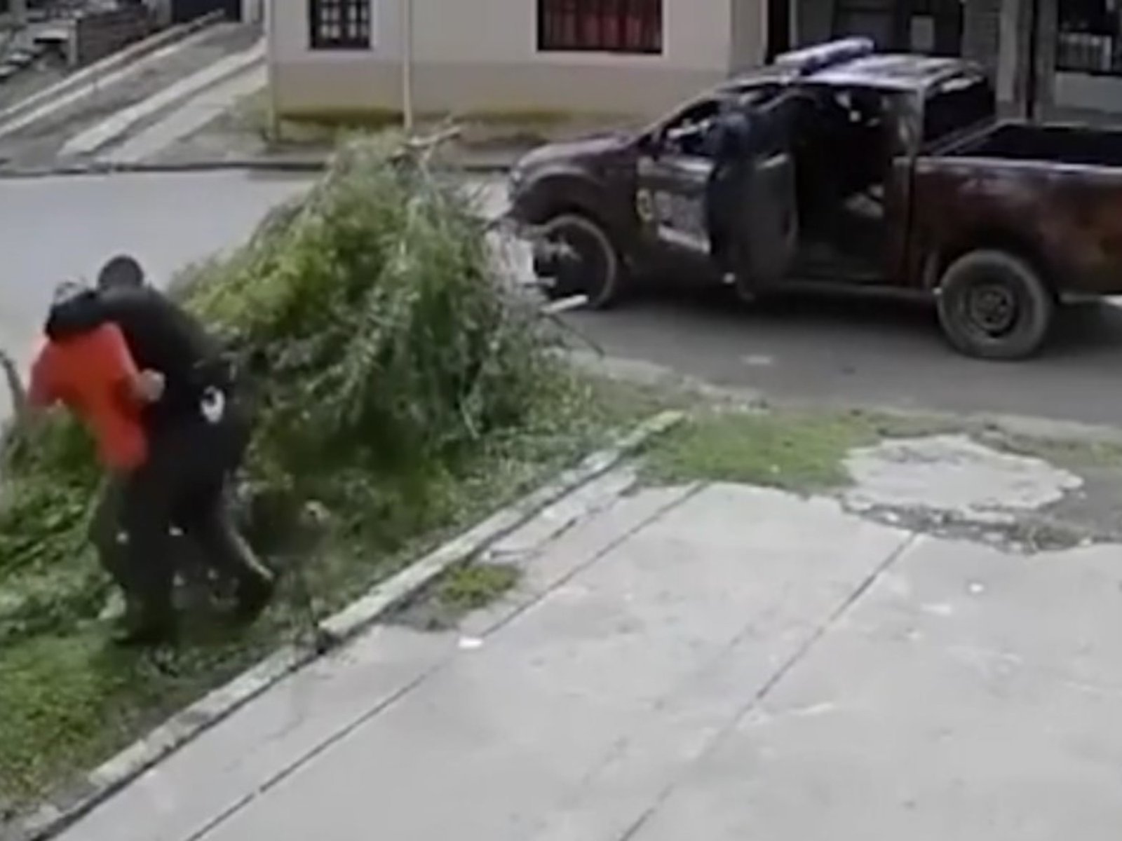 Tres policías agredieron brutalmente a un hombre que trabajaba en una construcción en Entre Ríos