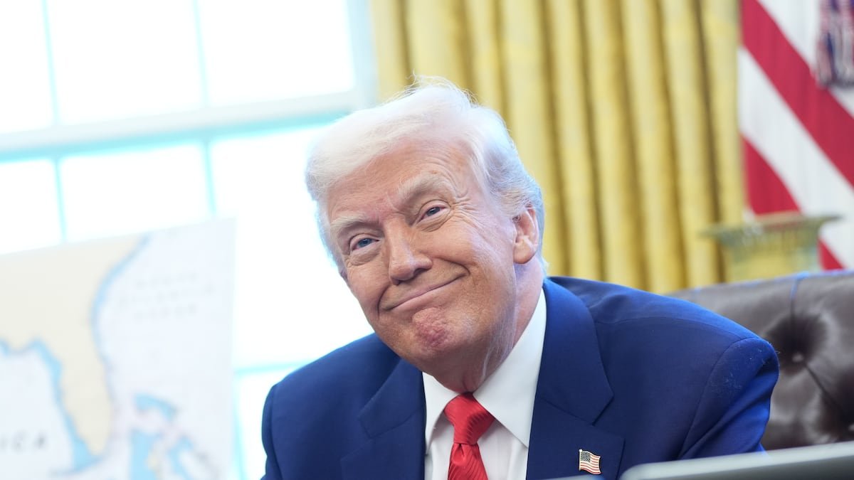 Trump aprueba un decreto para poder ducharse a gusto: “Quiero cuidar mi precioso pelo” | Internacional