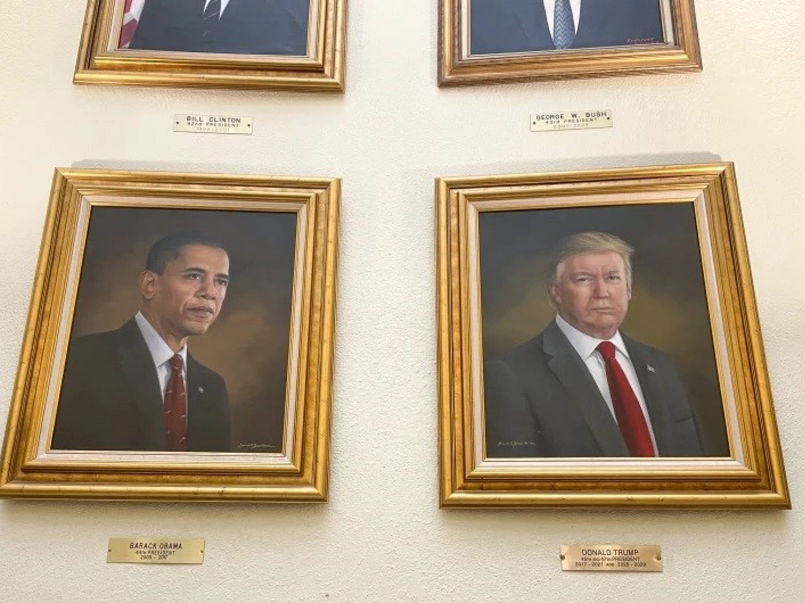 Trump criticó un retrato suyo y lo retiraron: la historia detrás del escándalo