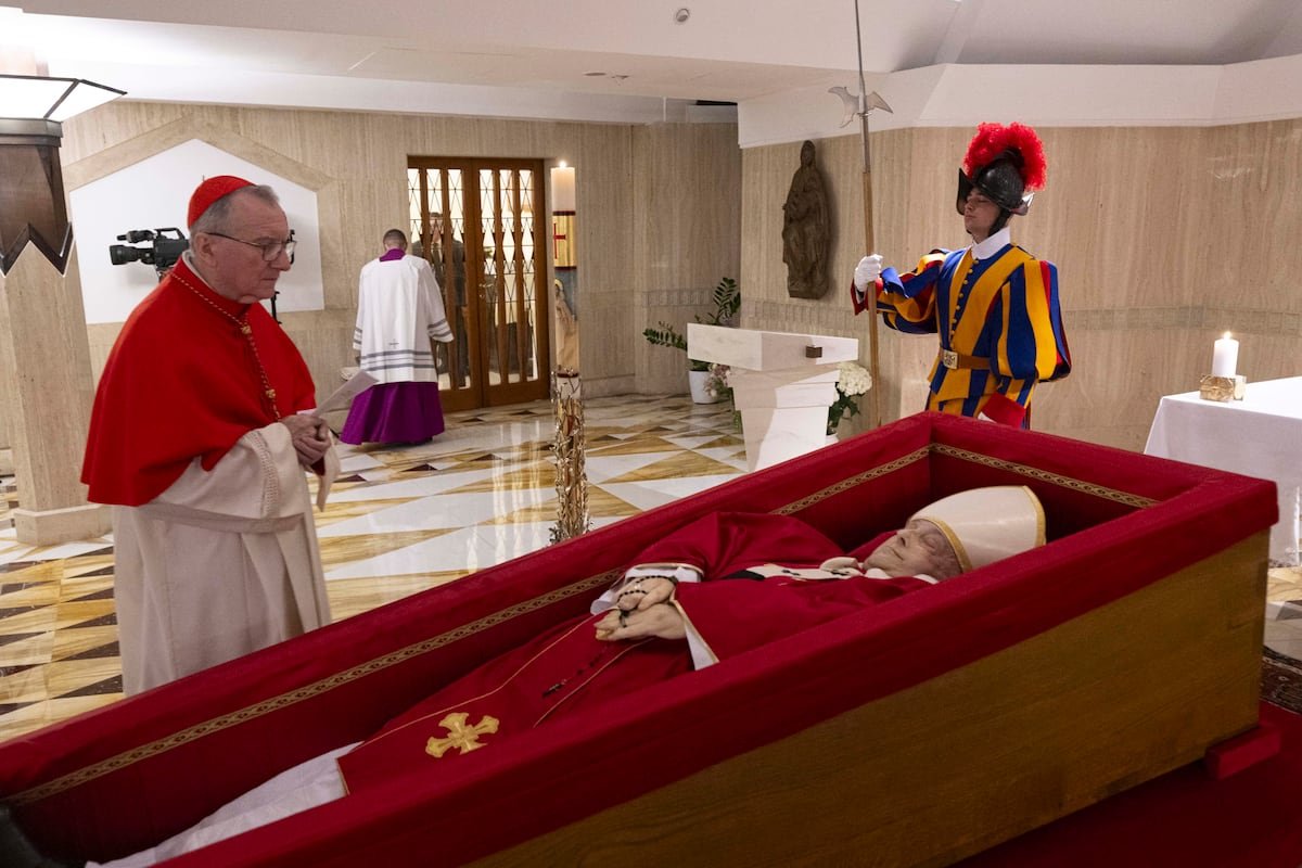 Última hora de la muerte del papa Francisco|El féretro del Papa será trasladado mañana miércoles a la Basílica de San Pedro y el funeral se celebrará el sábado | Internacional