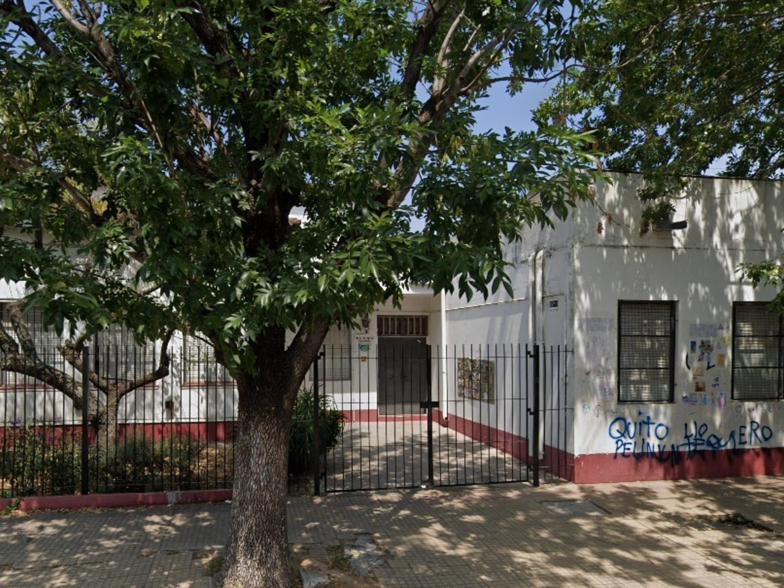Un alumno apuñaló a dos hermanos durante un recreo en una escuela de Ensenada y otro le clavó un cuchillo a un compañero en Martínez