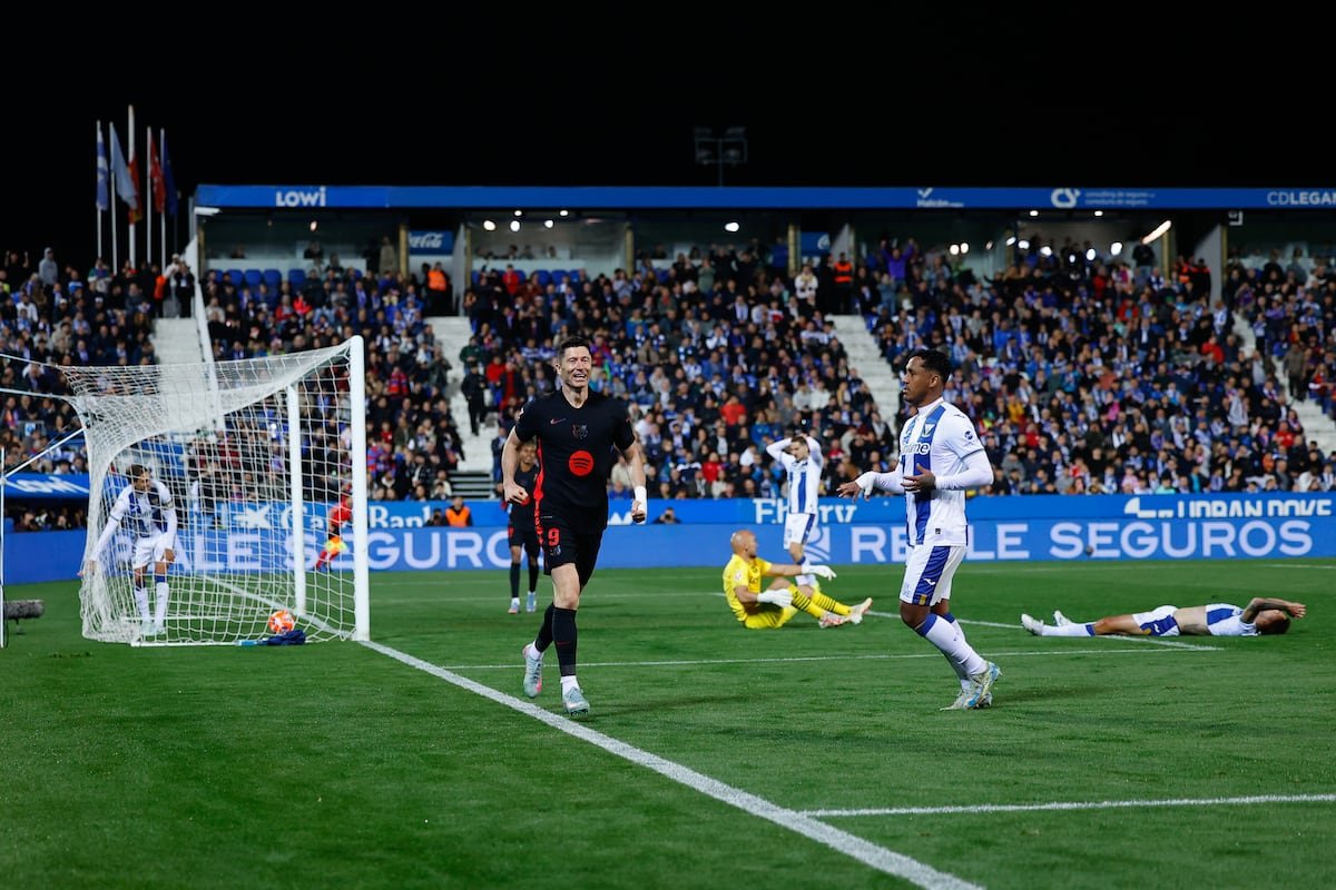Un gol en propia puerta socorre al Barcelona | Fútbol | Deportes