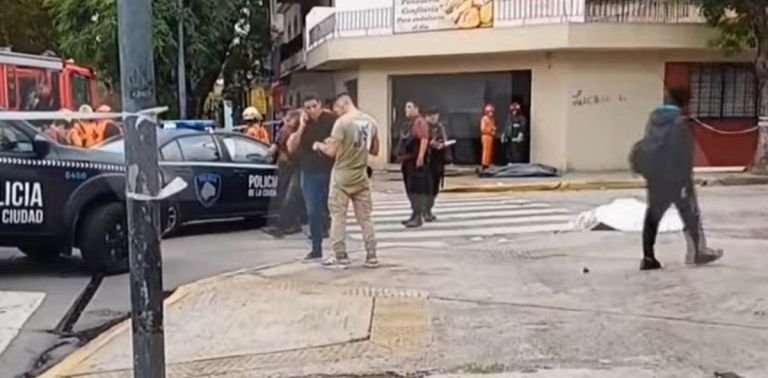 Un hombre fue apuñalado, intentó huir en auto y murió tras atropellar a una mujer