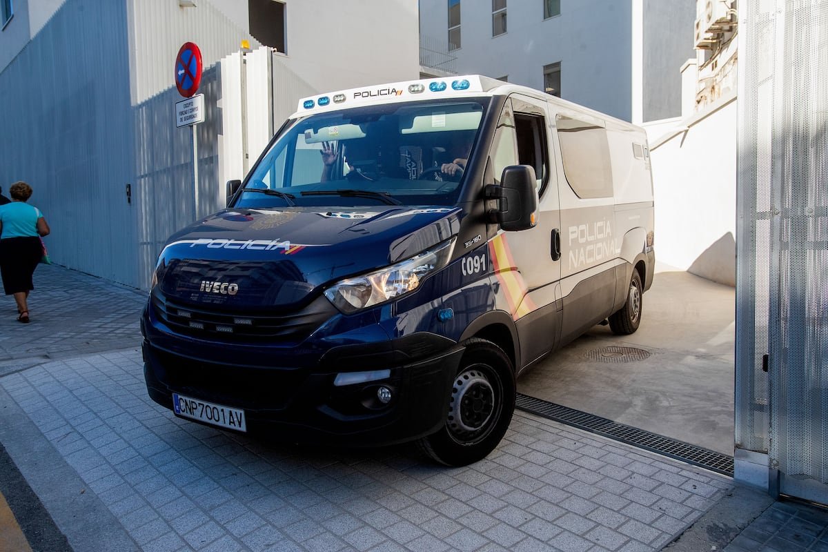 Un joven de 18 años intenta robar en Ferrol y declara que quiere ser encarcelado por su mala relación con la familia | Noticias de Galicia