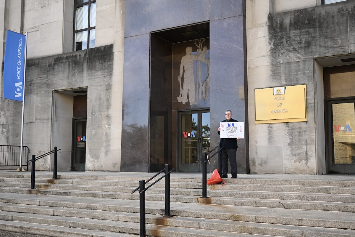 Un juez suspende el cierre de Voice of America | Inmigración en Estados Unidos