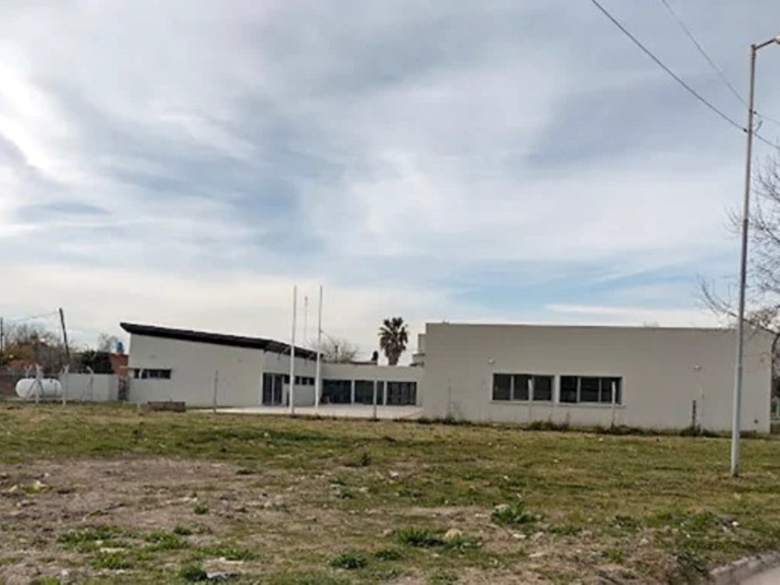 Un nene de 12 años se negó a darles golosinas a tres compañeros, lo golpearon y está grave