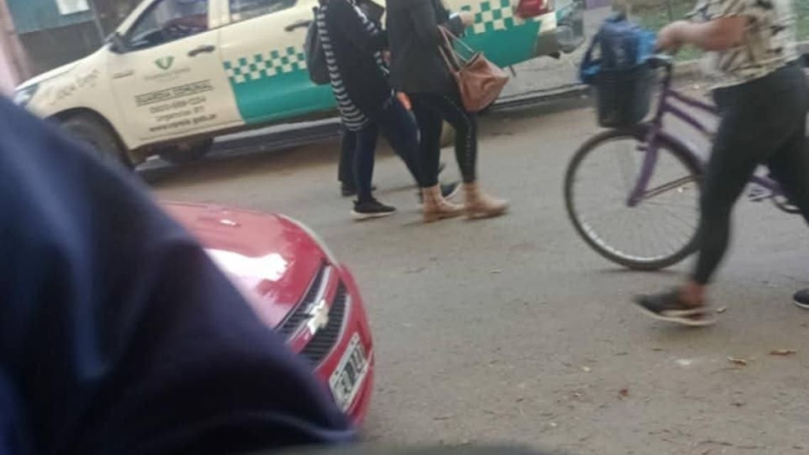 Una alumna llevó un pistola y más de 100 balas a una escuela de Florencio Varela: investigan si planeaba una masacre
