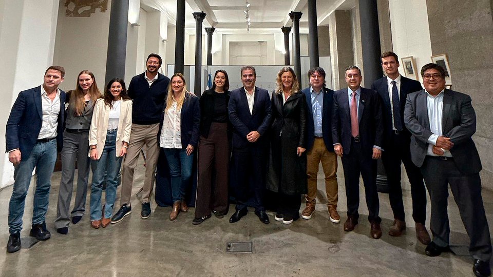 Una foto con dos destinatarios | Ritondo juntó a su tropa y le mandó una señal a Macri y Milei