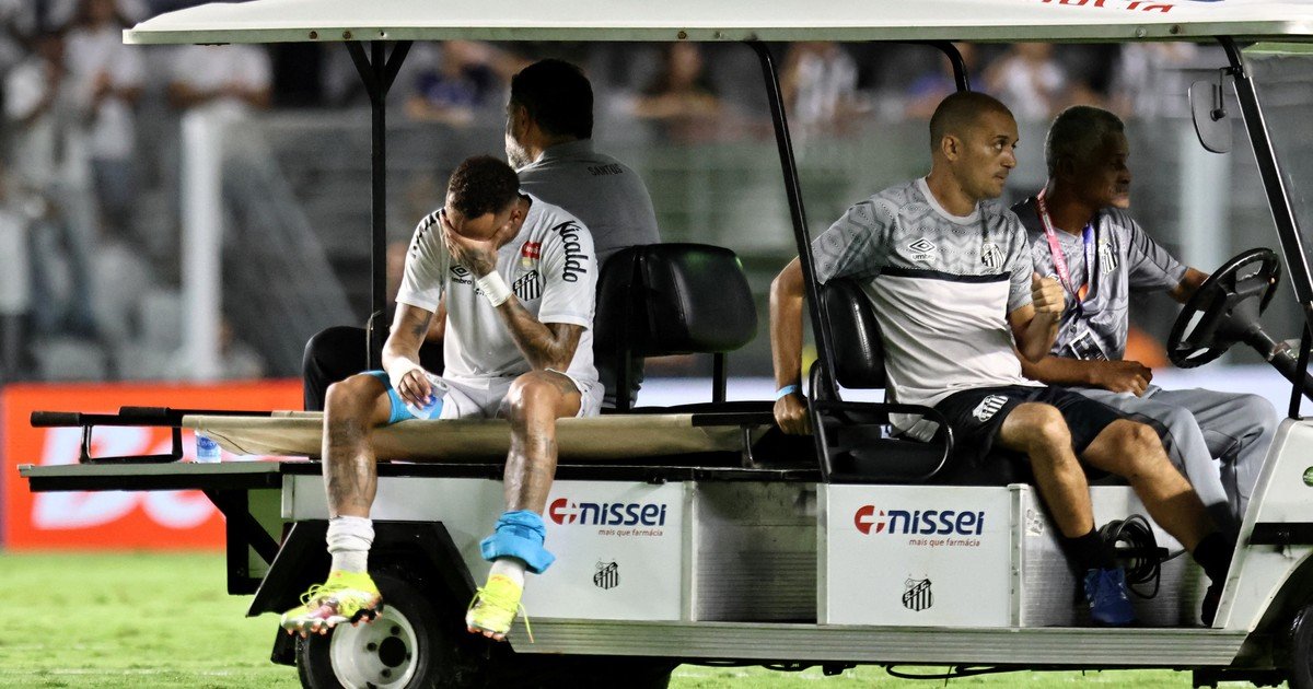 Video: Neymar volvió a lesionarse en el Santos y quebró en llanto :: Olé