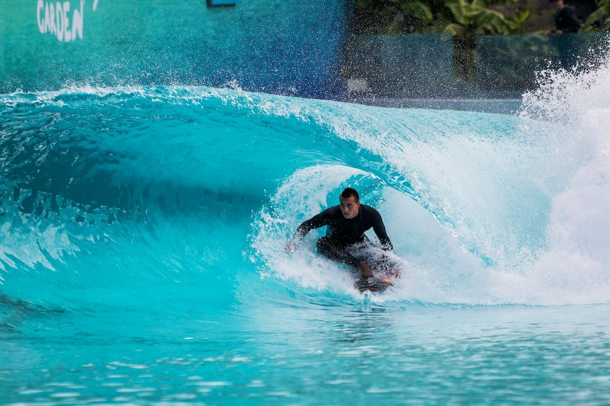 Wavegarden: Olas a la carta para surfear de Australia a Madrid | Negocios