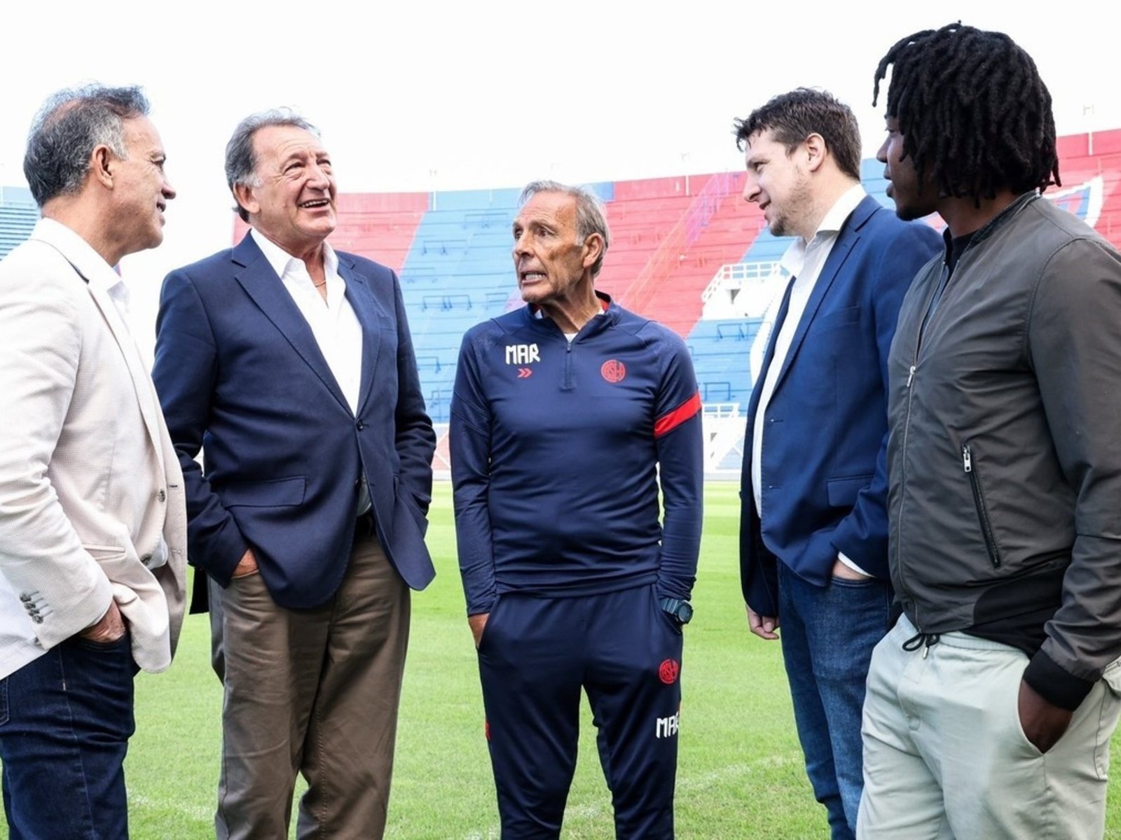 ahora cayó una nueva inhibición por una deuda con el volante uruguayo Diego Rodríguez