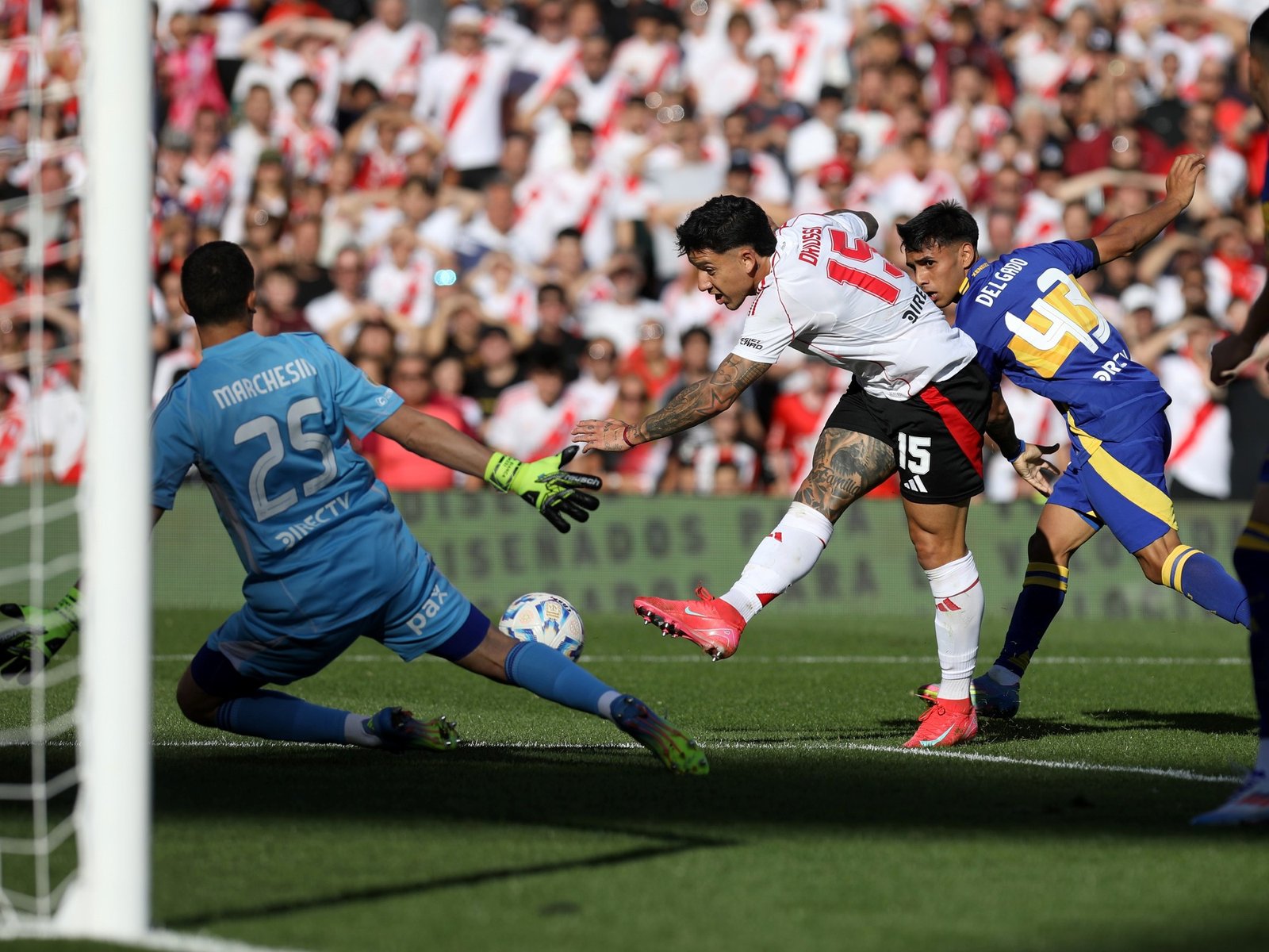 de quedar retratado en el golazo de Mastantuono a las tapadas salvadoras y “la piña” debajo del cinturón a Borja