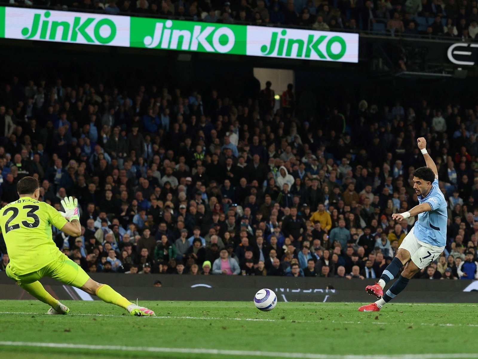 el City se quedó con una agónica victoria ante el Aston Villa y la lucha por la Champions está al rojo vivo