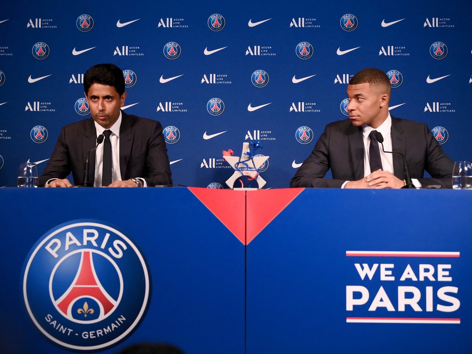 el delantero demandó a su ex club por una deuda millonaria