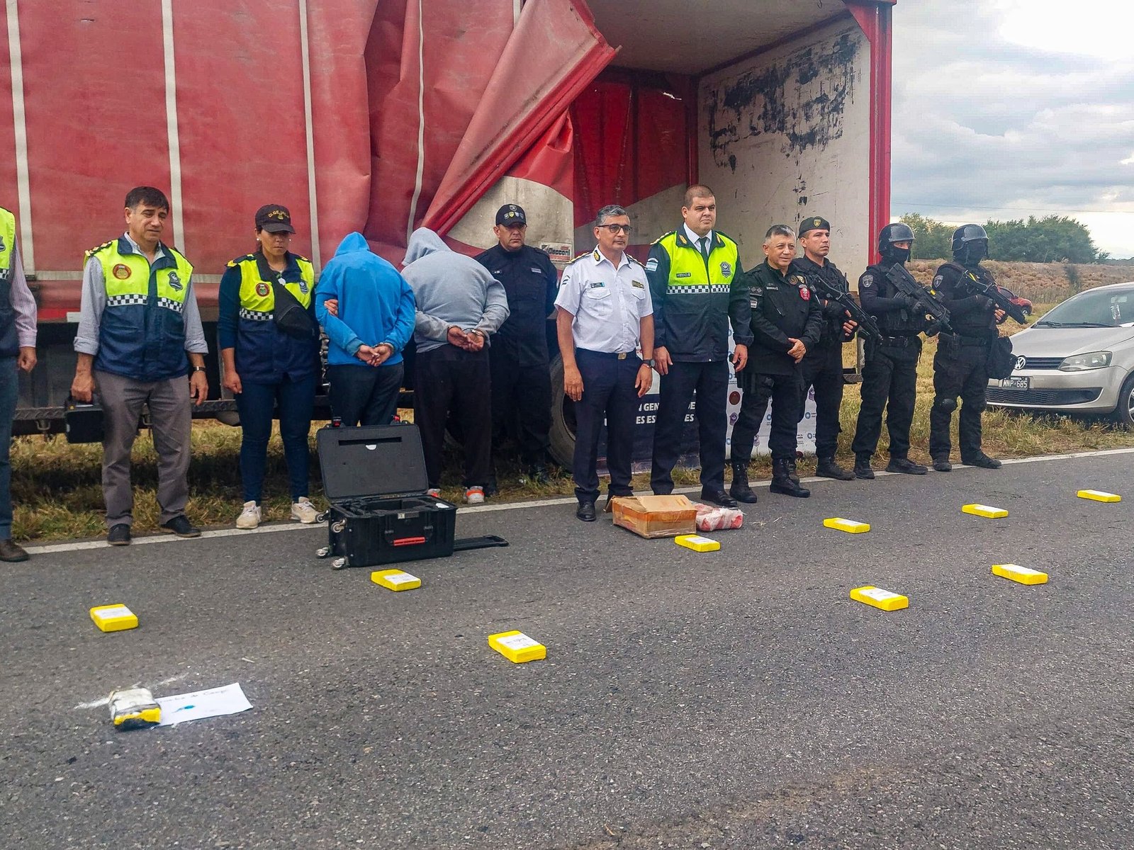 en un control en una ruta encuentran cocaína y lo vinculan a un cartel boliviano