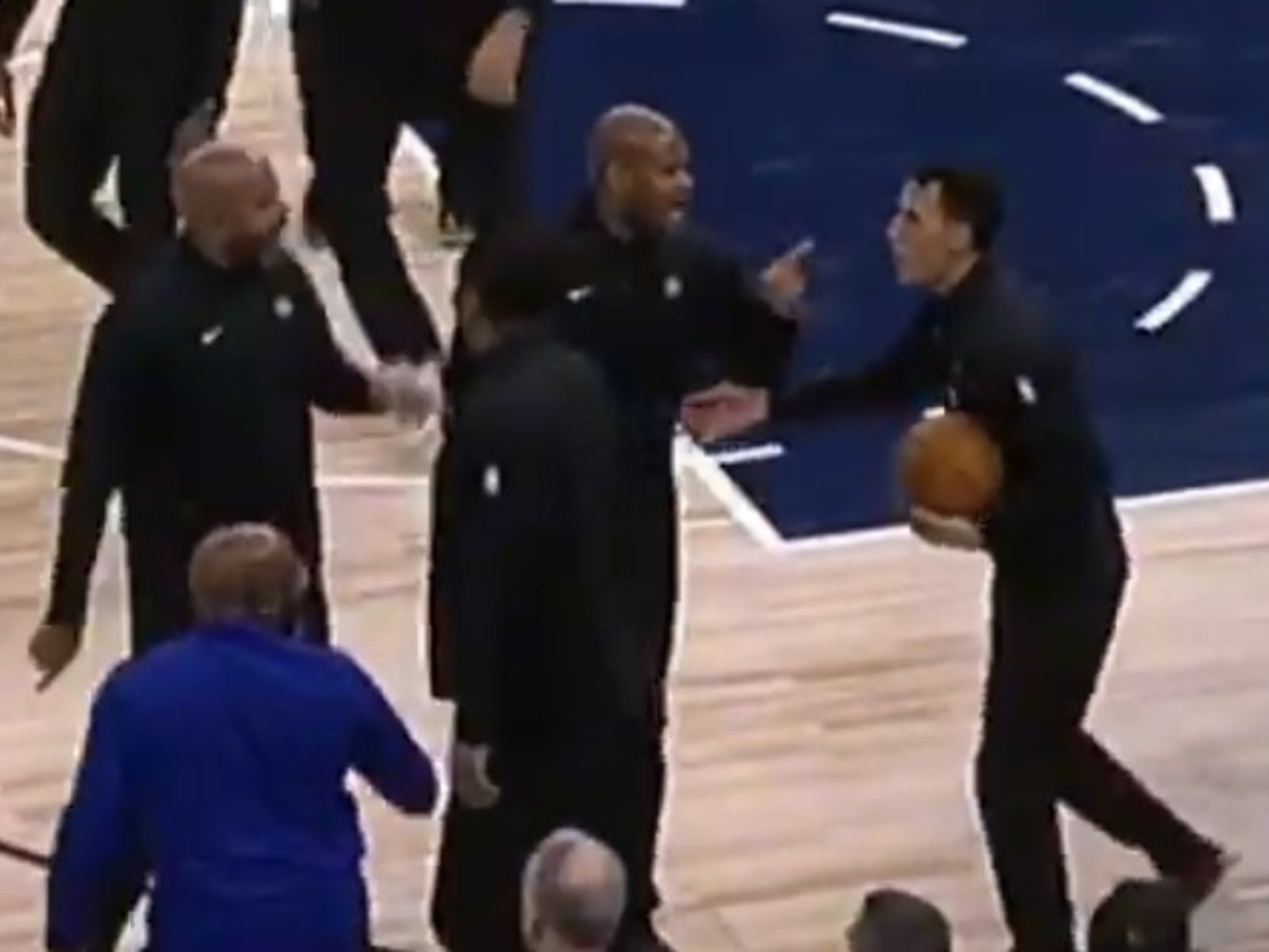 la defensa del entrenador de Minnesota tras la escandalosa pelea