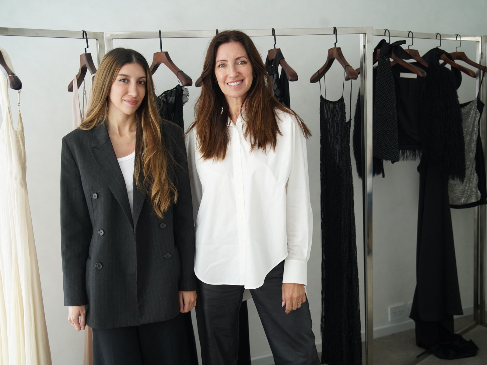 la diseñadora que crea novias dark e impone su estilo junto a su mamá