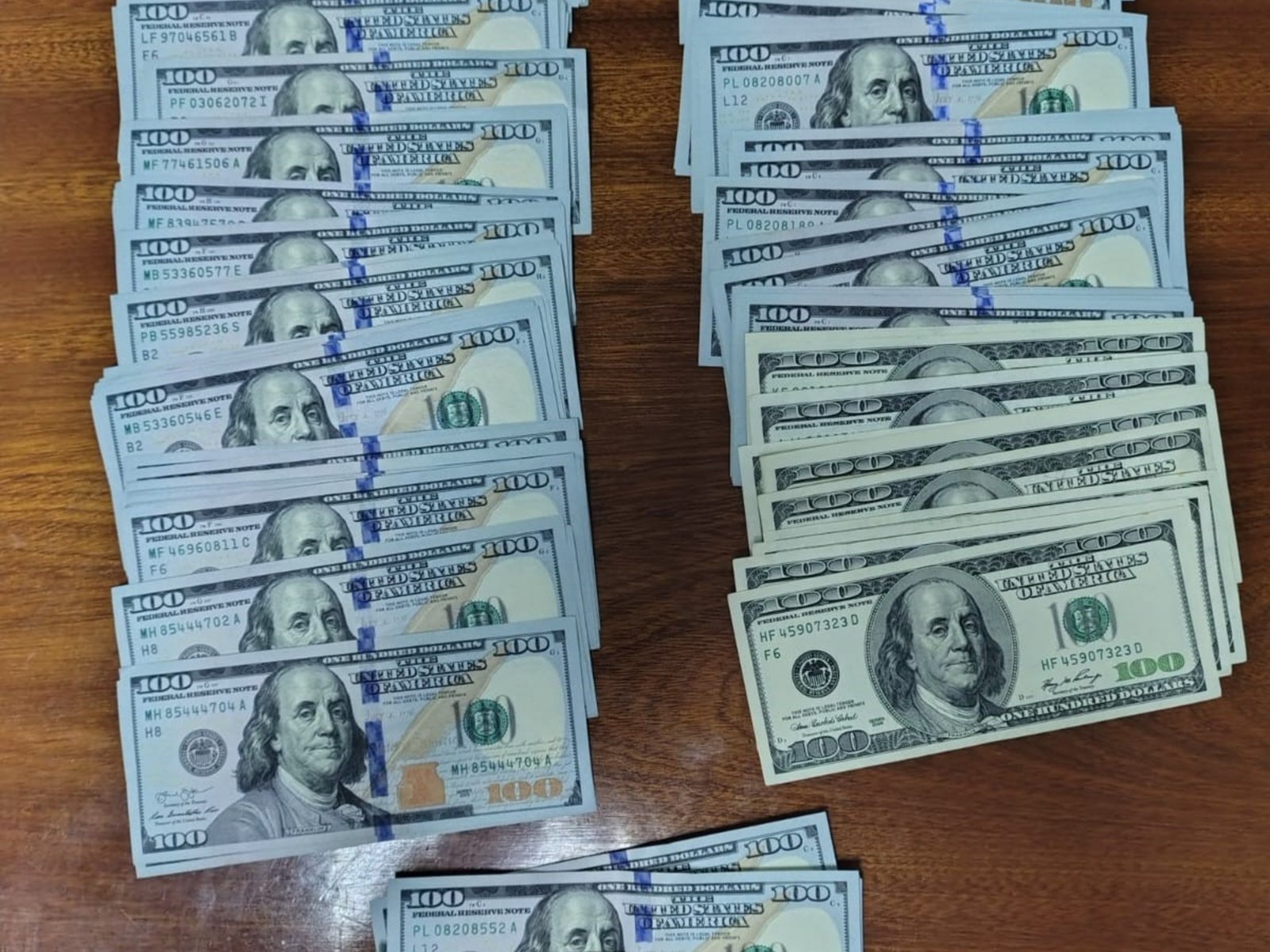 los citaron en un departamento para cambiar plata y les robaron 20 mil dólares