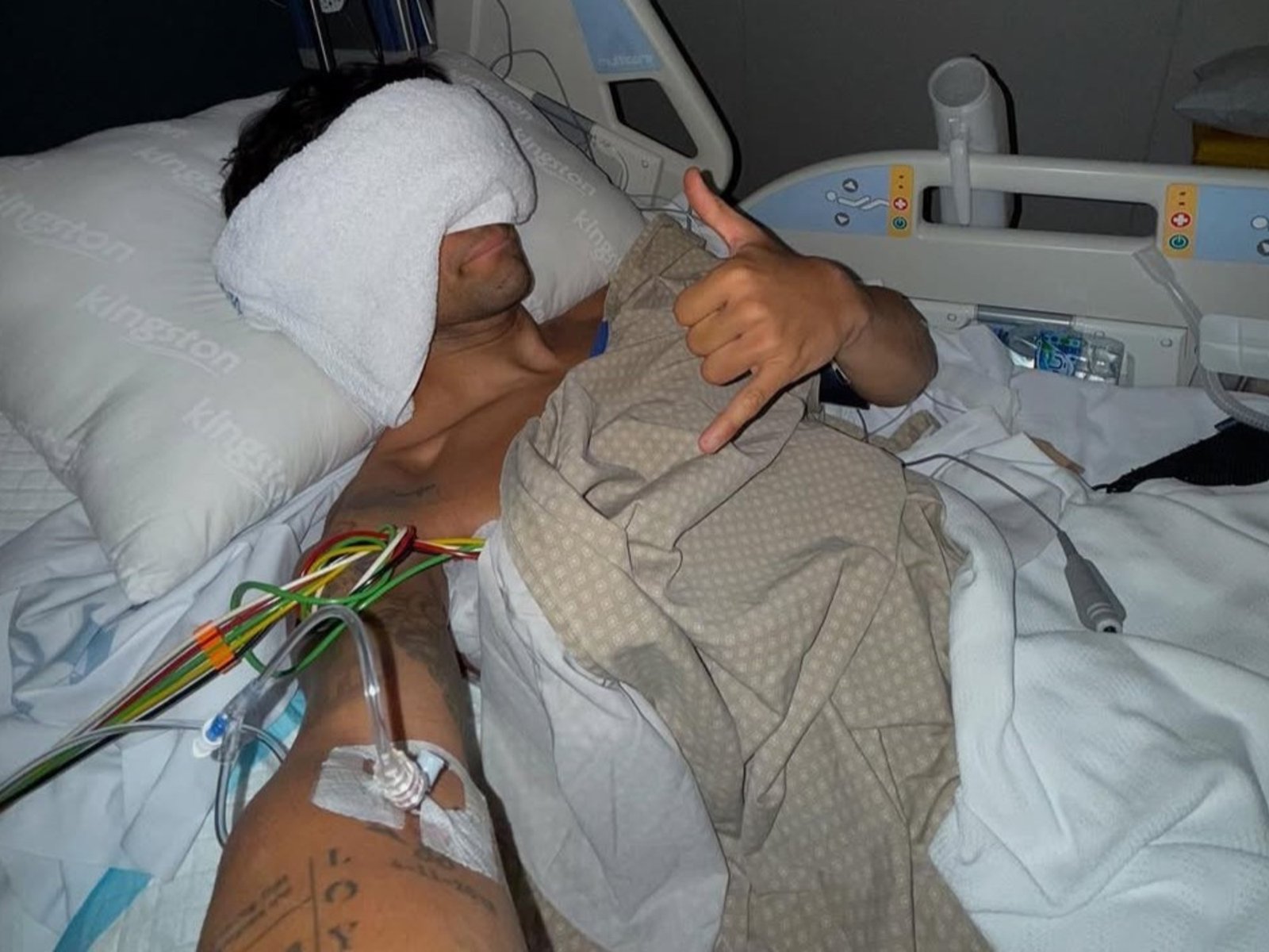 se fracturó once costillas y se recupera en el hospital de Doha