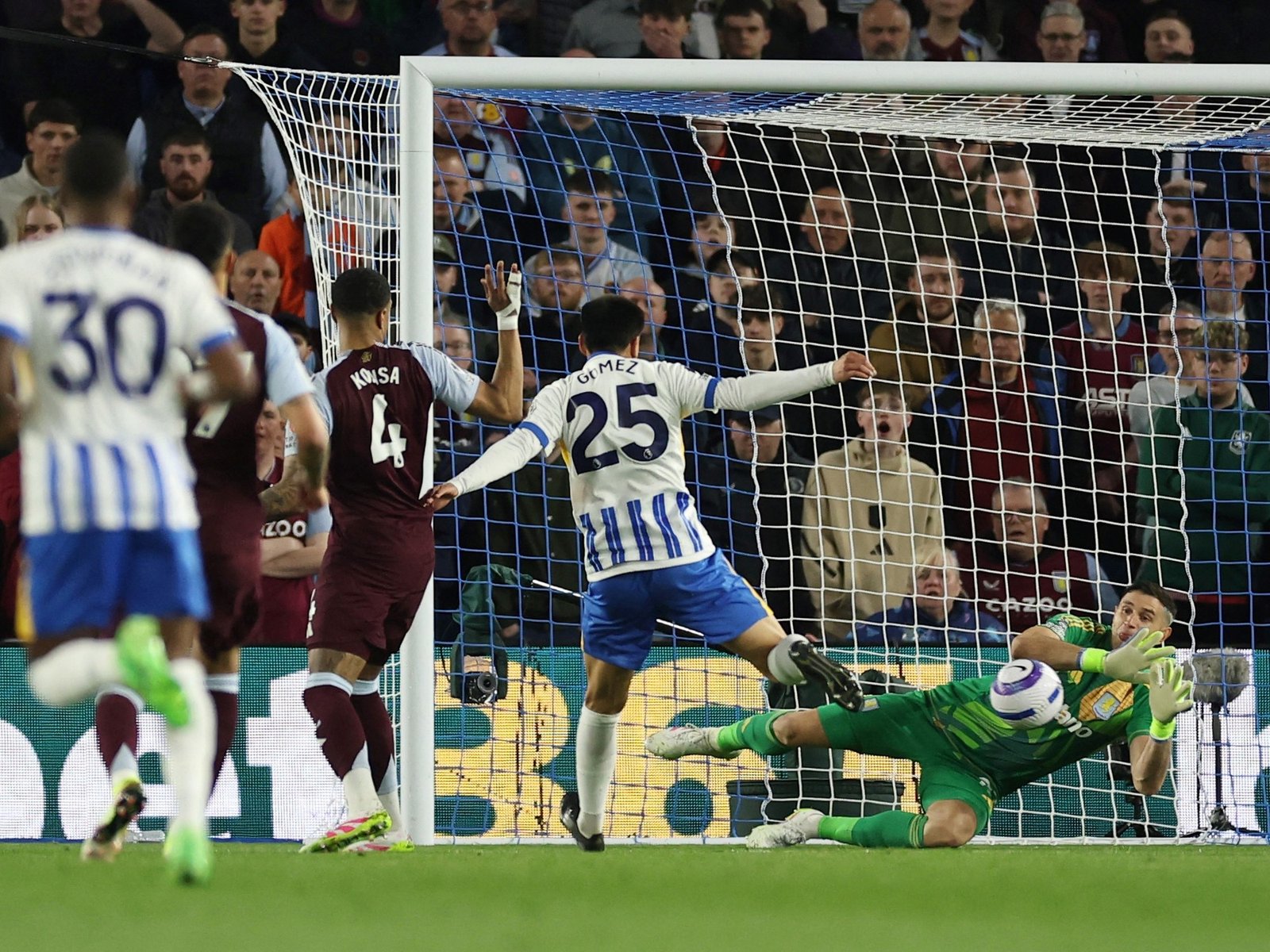 sumó otra valla invicta en la goleada ante el Brighton en la Premier League