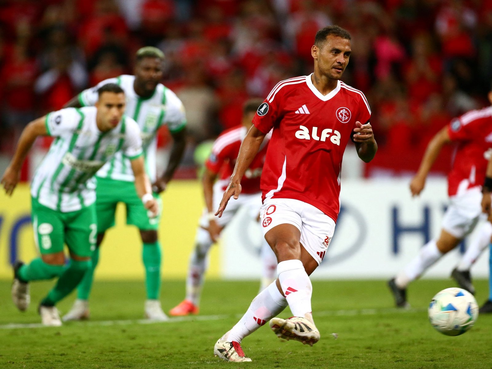 un choque entre barras de Atlético Nacional dejó un muerto en Brasil