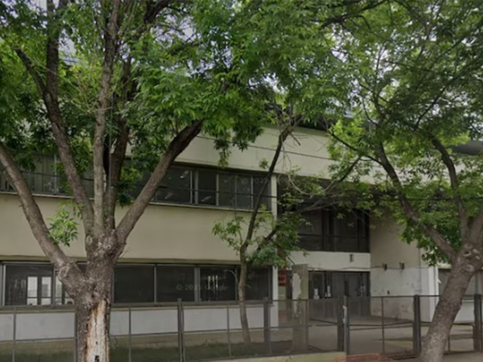 una alumna llevó un arma con 150 municiones e investigan si planeaba un ataque
