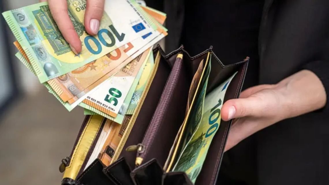 A cuánto cerró el euro blue hoy, lunes 19 de mayo de 2025