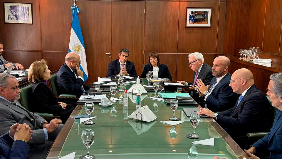 A pesar de su política represiva, los jueces de Casación Penal “celebraron” una visita de Bullrich | La ministra tiene denuncias en ese fuero por sus violentos operativos