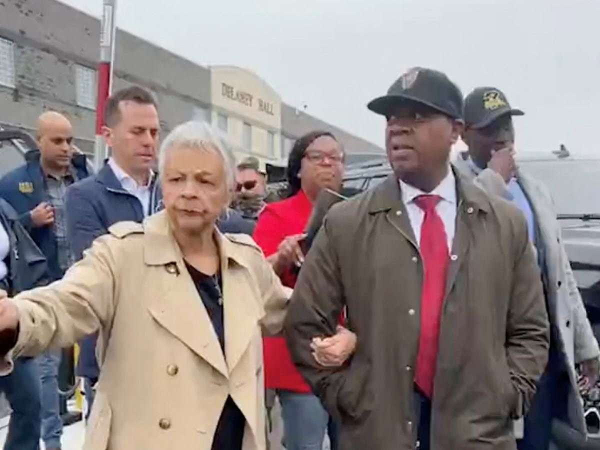 Arrestan al alcalde de Newark, Ras Baraka, en una protesta en un centro de detención de migrantes