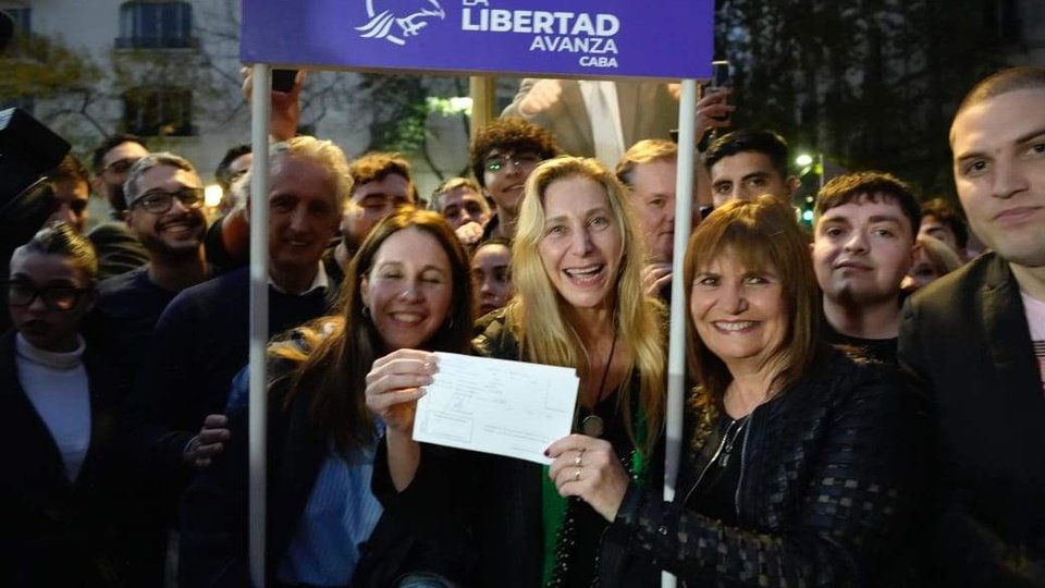 Bullrich cambió, otra vez, de partido: salida del PRO y afiliación a La Libertad Avanza | Posible candidatura en octubre y el quiebre del bloque amarillo en Diputados