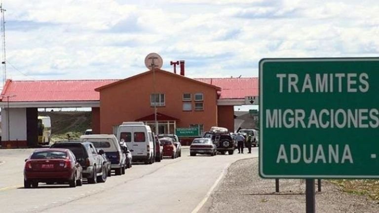 Chile: Detienen en el paso Monte Aymond a un argentino que llevaba ocultas en su automovil una pistola y municiones