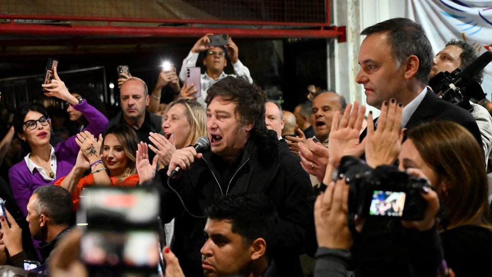 Con insultos para Santoro, Milei se rebaja a la pelea porteña para levantar a Adorni | “Libertad vs. Santongo”, escribió el mandatario en su cuenta de Twitter.
