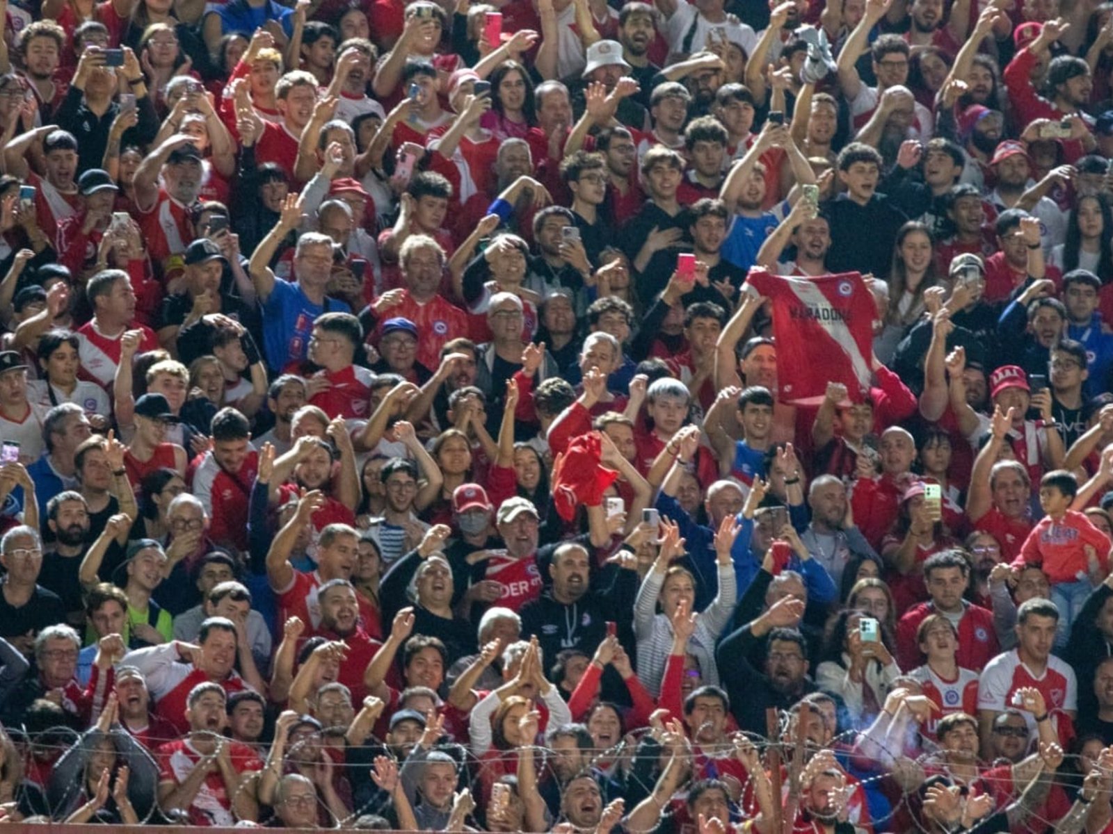 Conmoción por la muerte de un hincha de Argentinos Juniors en pleno partido ante Instituto