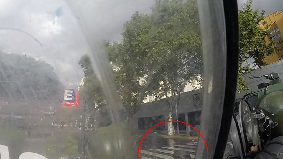 Cuando los gendarmes se daban ánimo al momento de reprimir