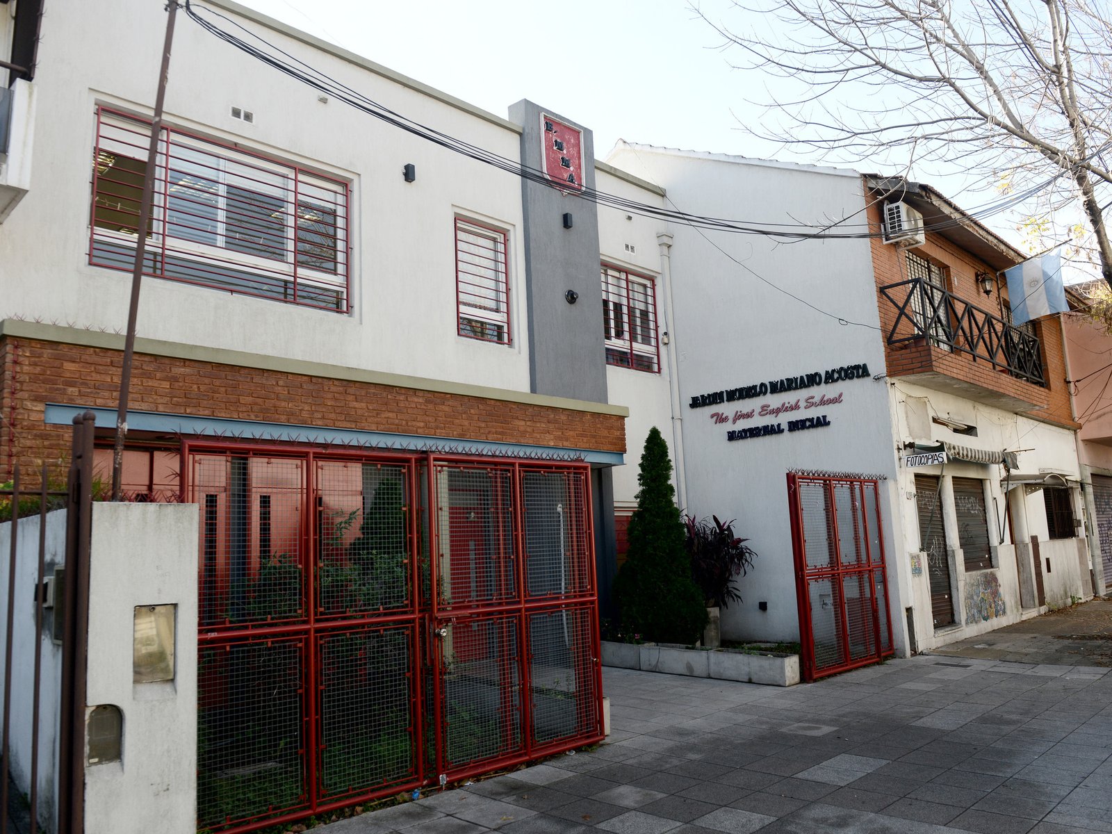 Denuncian a un jardín de infantes por llevar sin permiso a una pileta a un nene que había sido operado de un oído