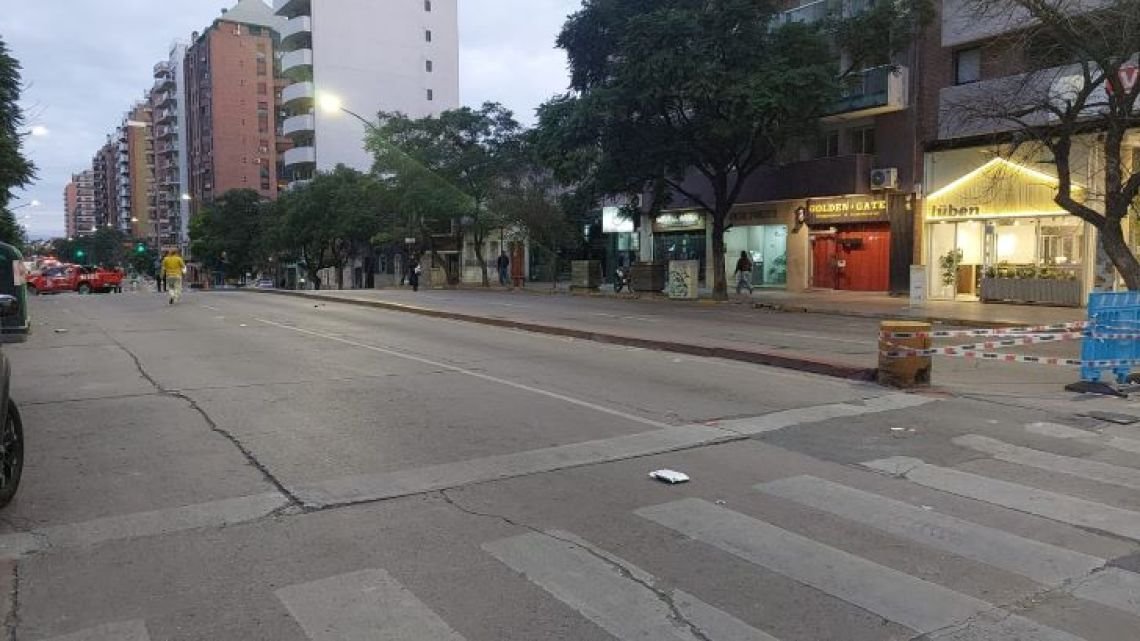 Derrumbe fatal en Córdoba: cerraron ambas manos de bulevar San Juan