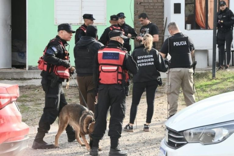 Desaparición de Emanuel Centeno: 12 allanamientos, prendas con sangre y armas caseras