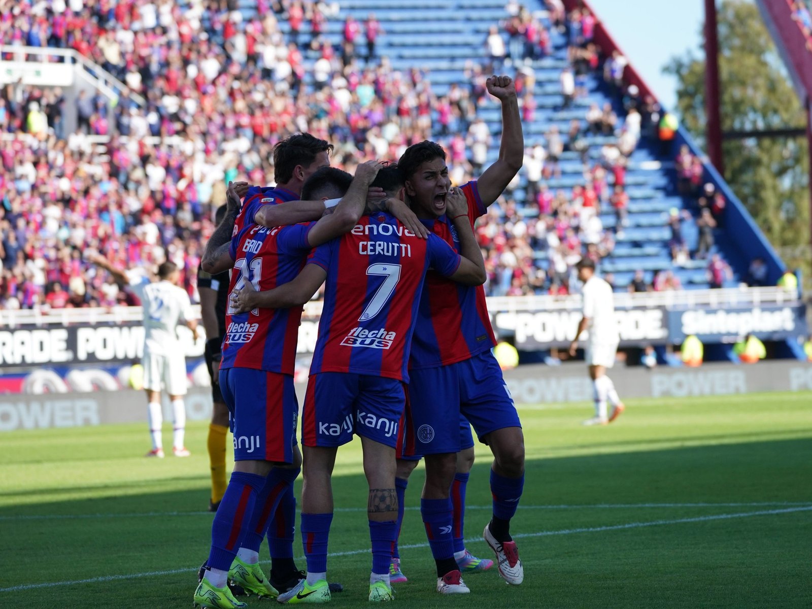 Después de otra semana caótica, San Lorenzo sólo se apoya en la épica del equipo de Russo para enfrentar a Argentinos Juniors