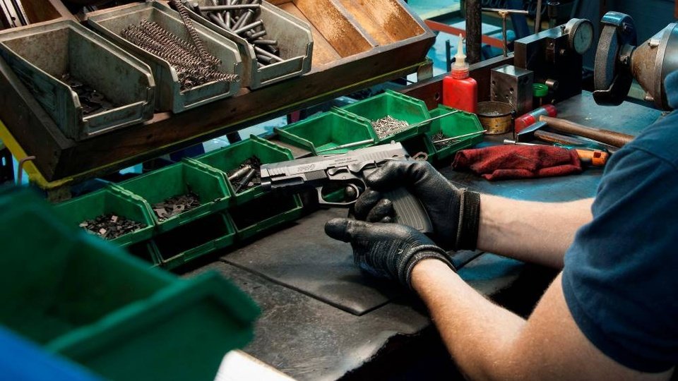 Desregulación para fabricar y vender armas: los cambios decretados por el Gobierno | Publicados en el Boletín Oficial 