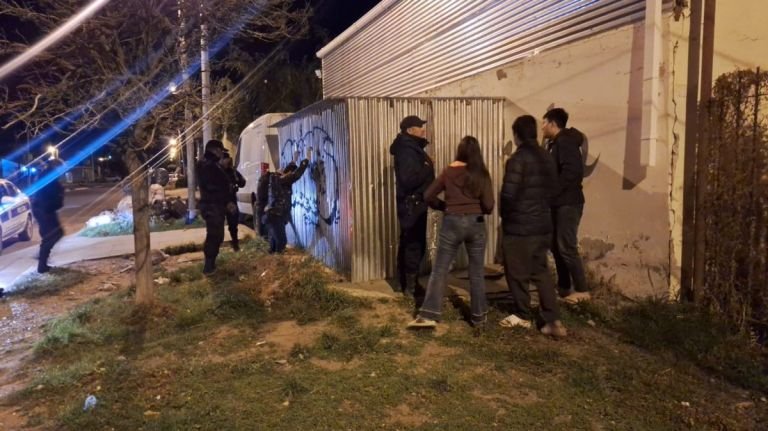 Dos aprehendidos tras intentar robar en un supermercado 