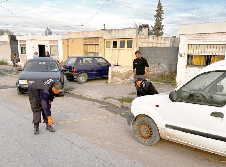Dos mujeres fueron hospitalizadas tras un choque de dos autos en barrio de Trelew