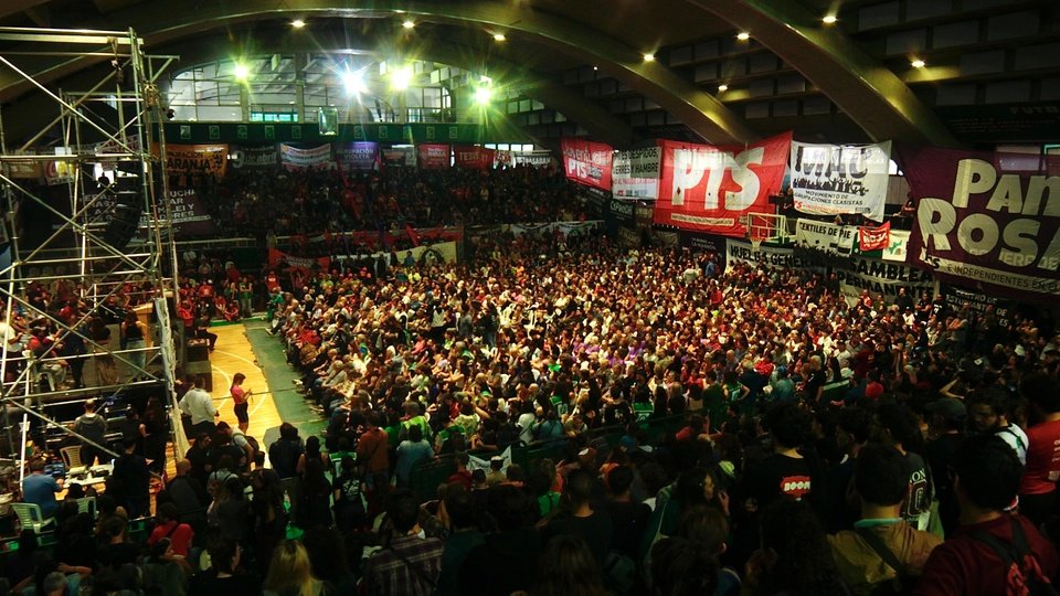 El FITU reivindicó la lucha de jubilados y estudiantes contra el gobierno de Milei | La izquierda trotskista se movilizó por el 1° de Mayo en CABA