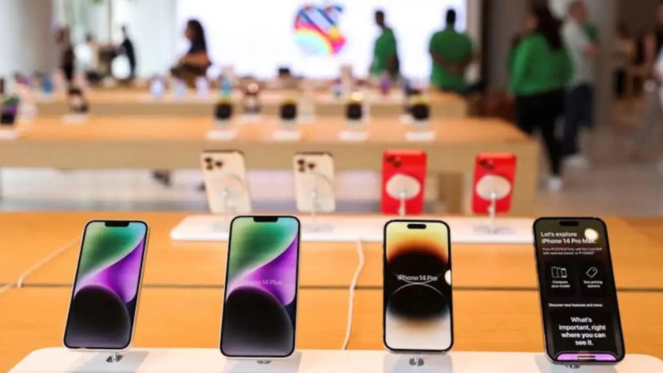 El Gobierno anunció que dejará de cobrar aranceles para la importación de celulares | Prometieron que los precios bajarán un 30%